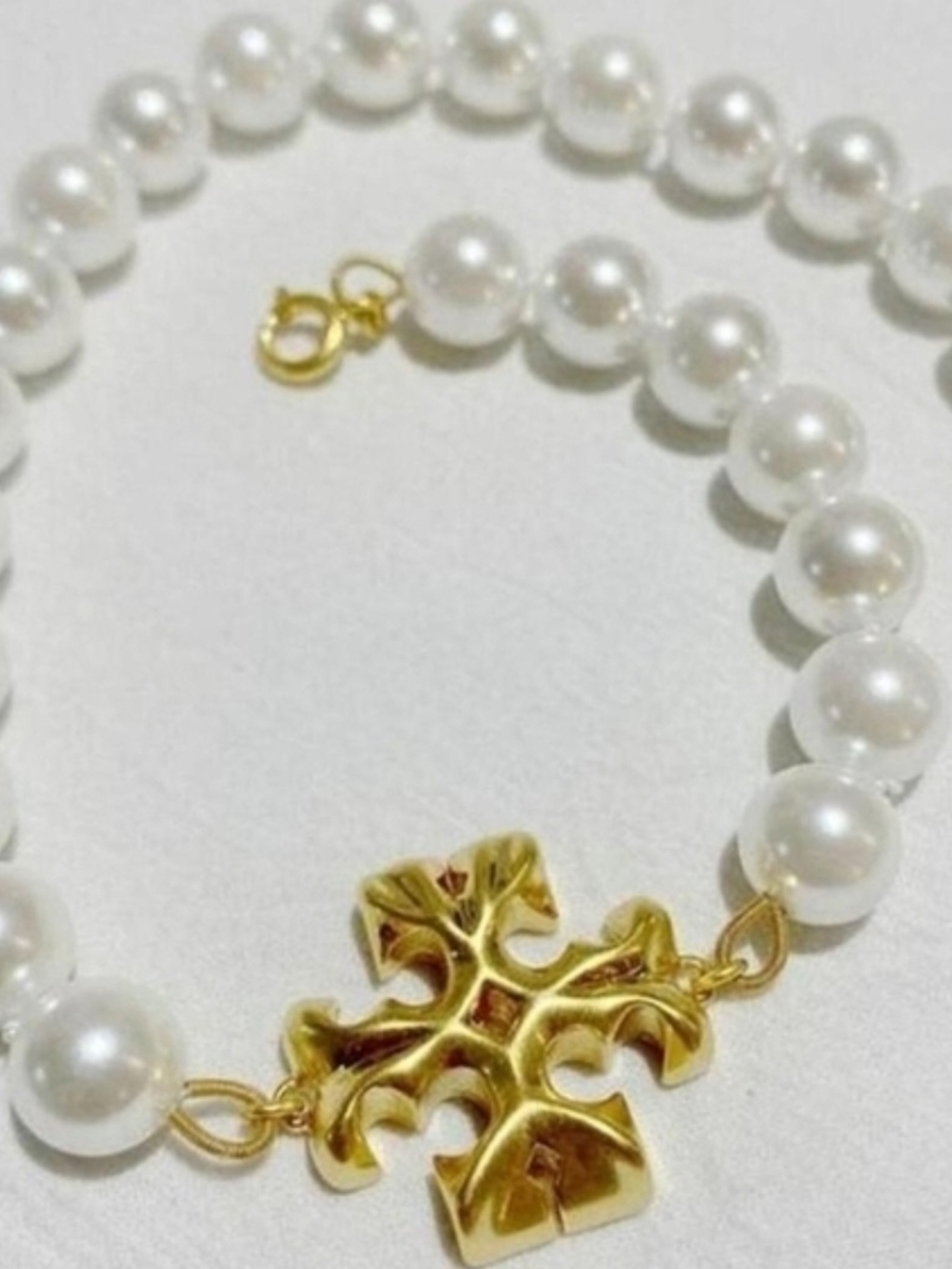 Tory Burch Cream Pearl Necklace with Gold Floral Accent - Picture 6 of 6